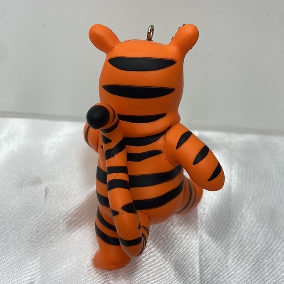 Hallmark Keepsake Disney Winnie the Pooh And Tigger Too Hallmark Ornament 2018 - Picture 7 of 11
